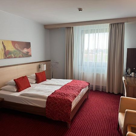 Hotel Famulus Győr Exterior foto