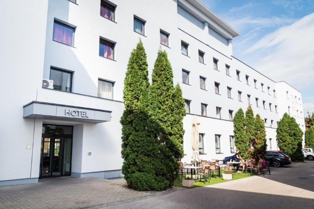 Hotel Famulus Győr Exterior foto