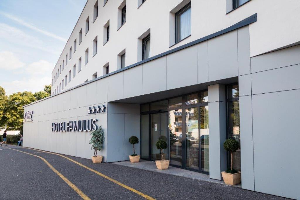 Hotel Famulus Győr Exterior foto
