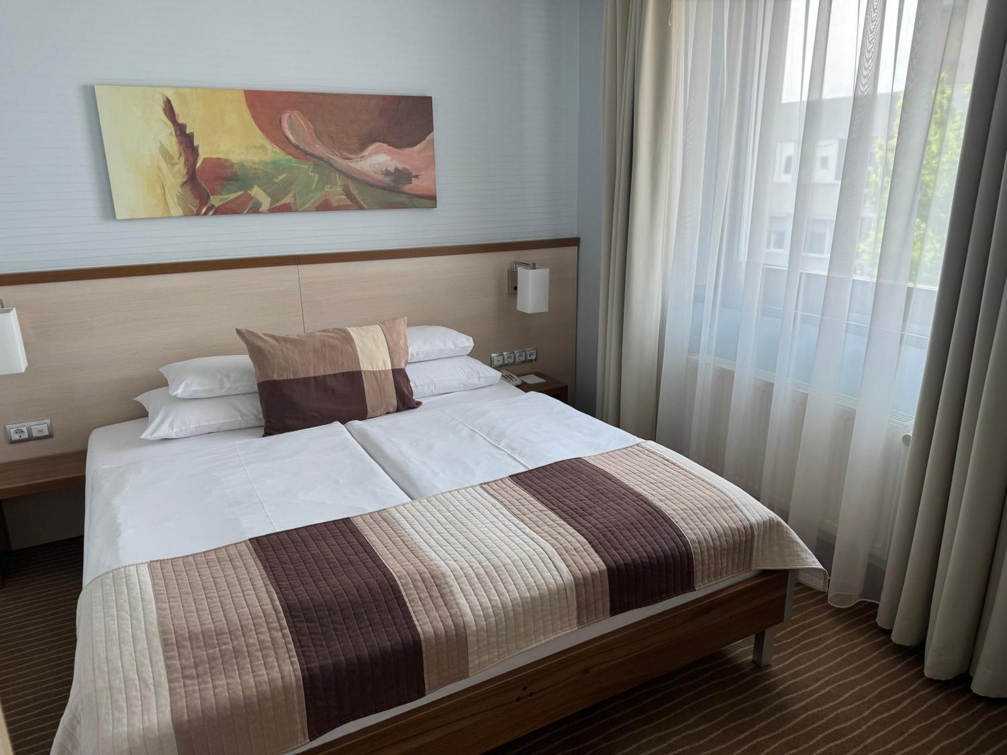 Hotel Famulus Győr Exterior foto